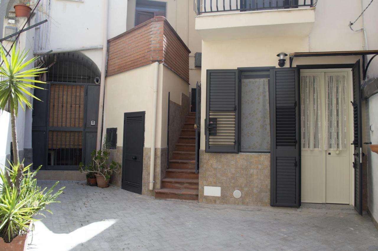 Bed And Breakfast La Volpe Rossa Regalbuto Екстер'єр фото